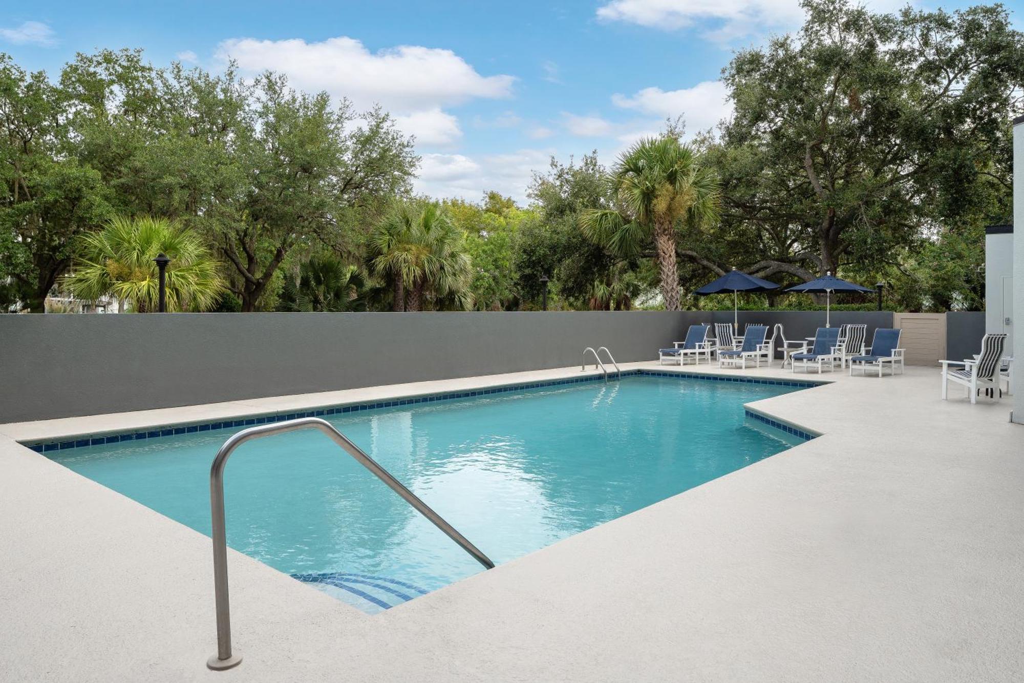 Doubletree By Hilton Hilton Head Island Hotel Exterior photo